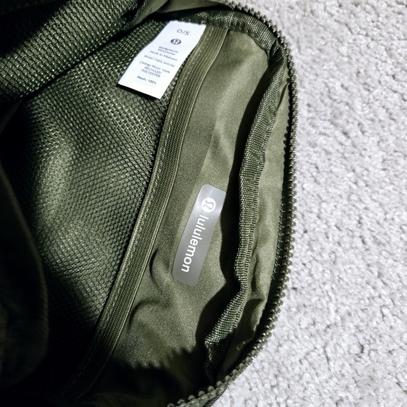 lululemon athletica Olive Green Men's Bag - Picture 8 of 8